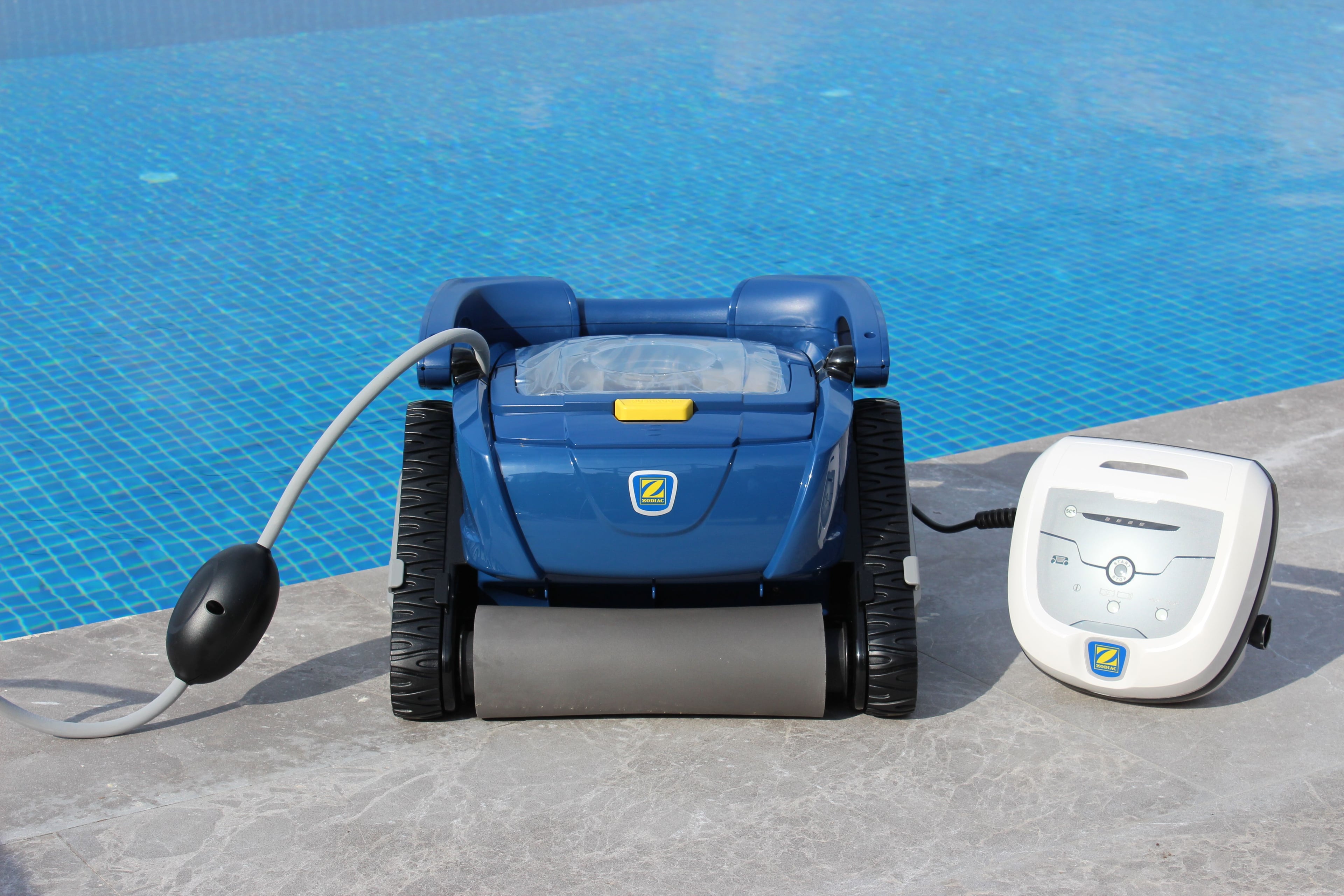 How to Run a Pool Maintenance Business in Australia: Independent vs Franchise